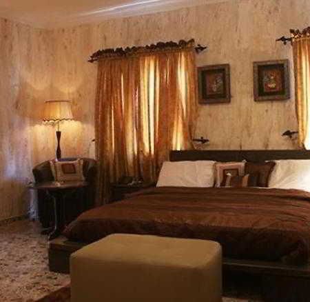 Charlies Place And Suites Lagos Bagian luar foto